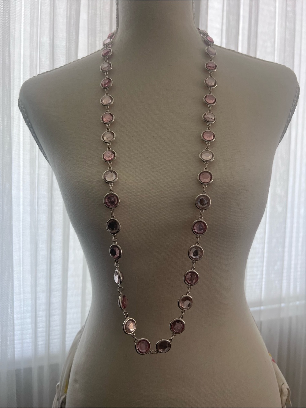 Costume Jewelry — Necklaces and bracelets, 11 pieces